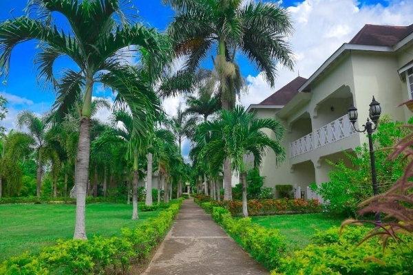 Hotel Coral Seas Beach Resort (Whitehall)